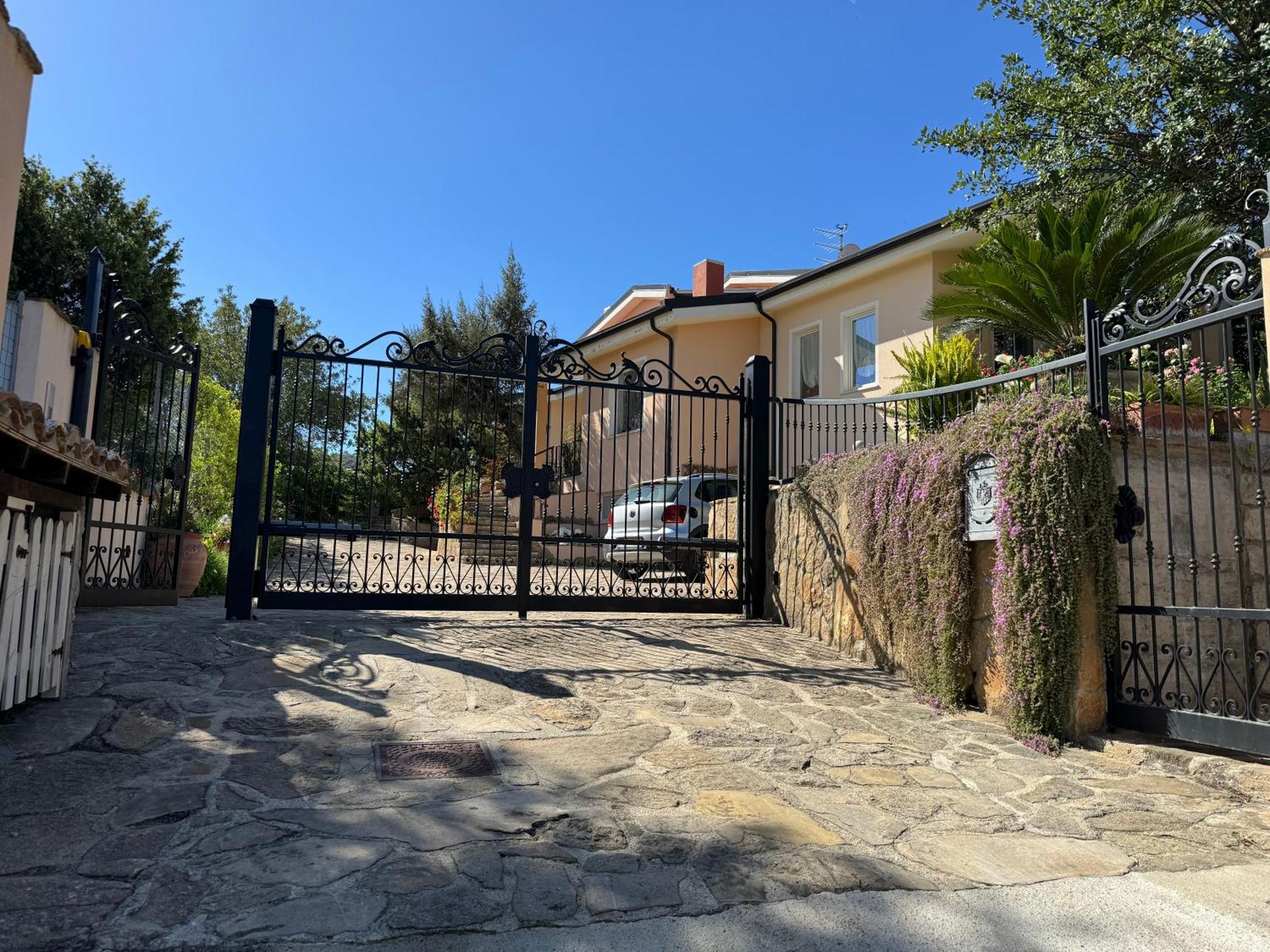 Villa Dei Fiori - Casa Vacanza Capoterra Eksteriør billede